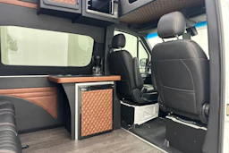 valkoinen Mercedes-Benz Sprinter 2018 kuva 26.