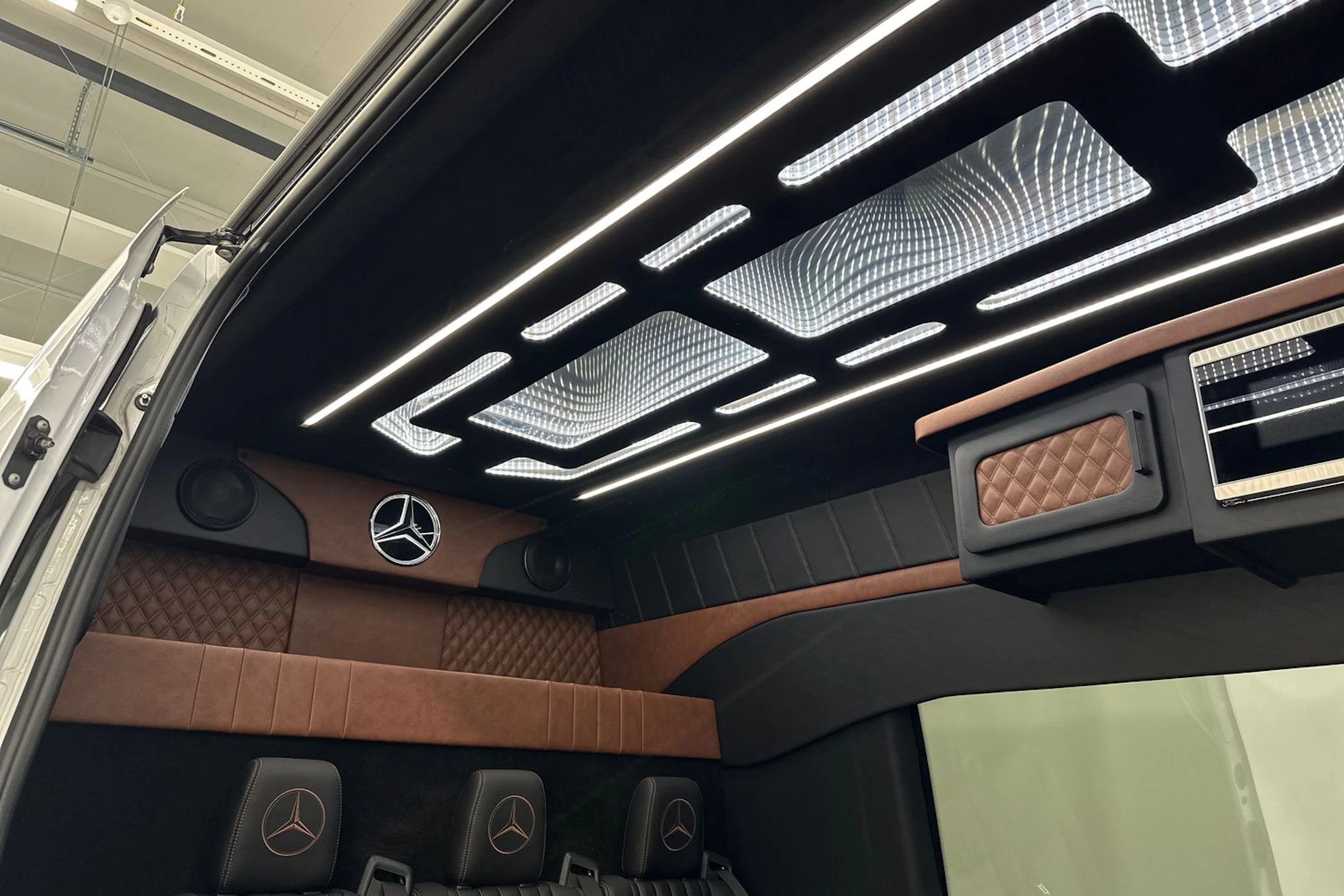 valkoinen Mercedes-Benz Sprinter 2018 kuva 27.