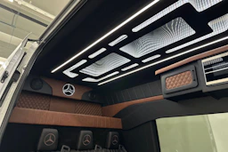 valkoinen Mercedes-Benz Sprinter 2018 kuva 27.