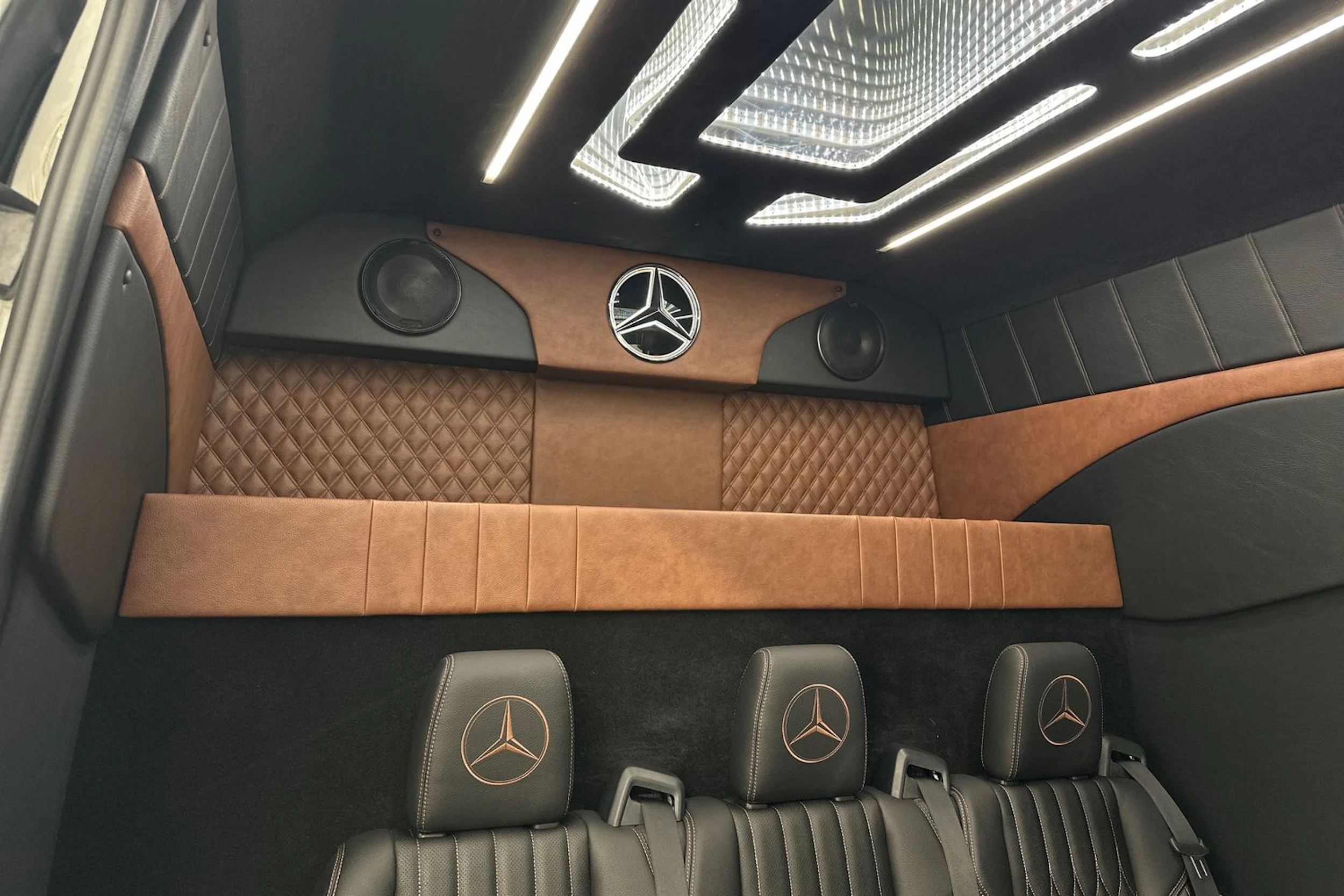 valkoinen Mercedes-Benz Sprinter 2018 kuva 28.