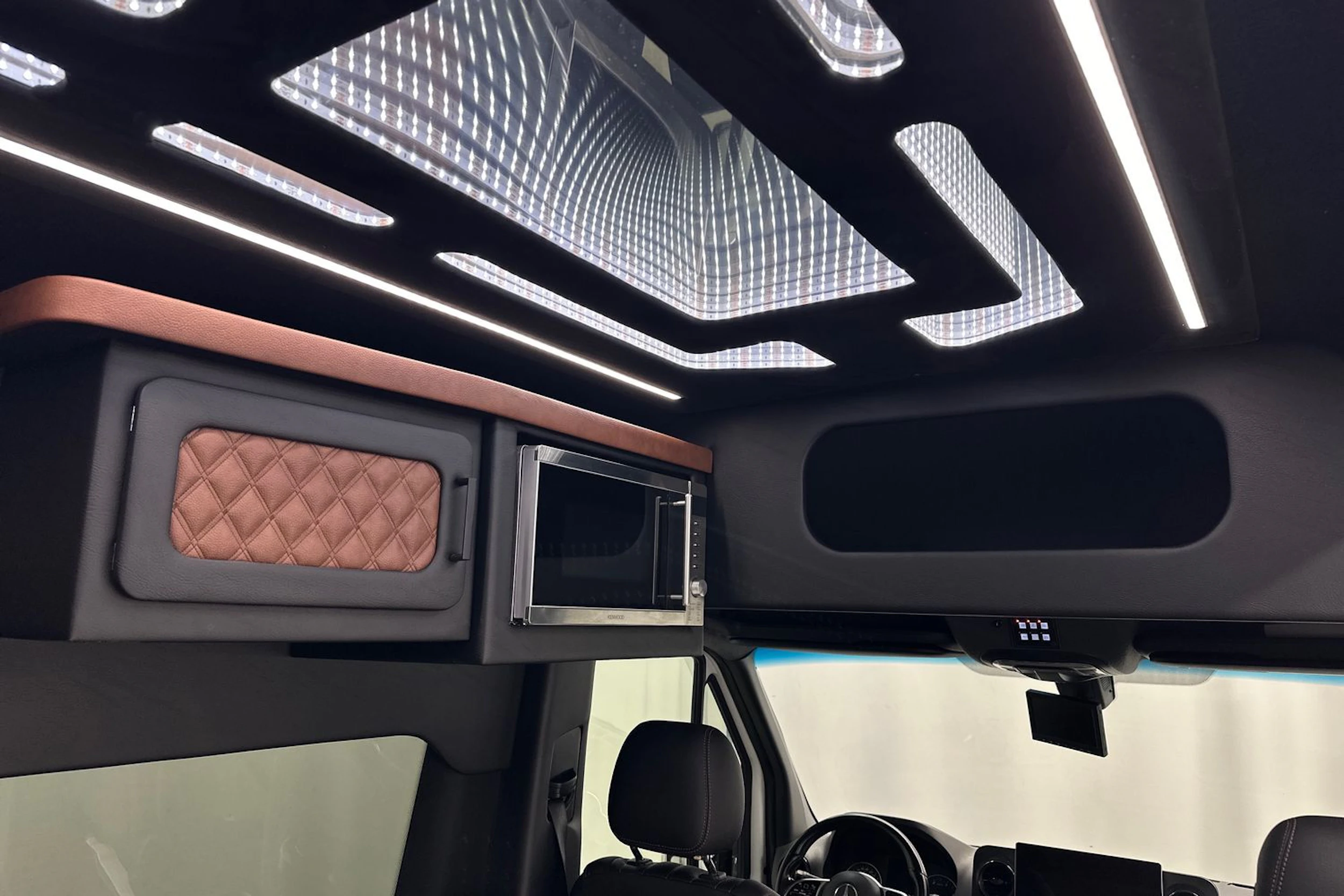 valkoinen Mercedes-Benz Sprinter 2018 kuva 31.