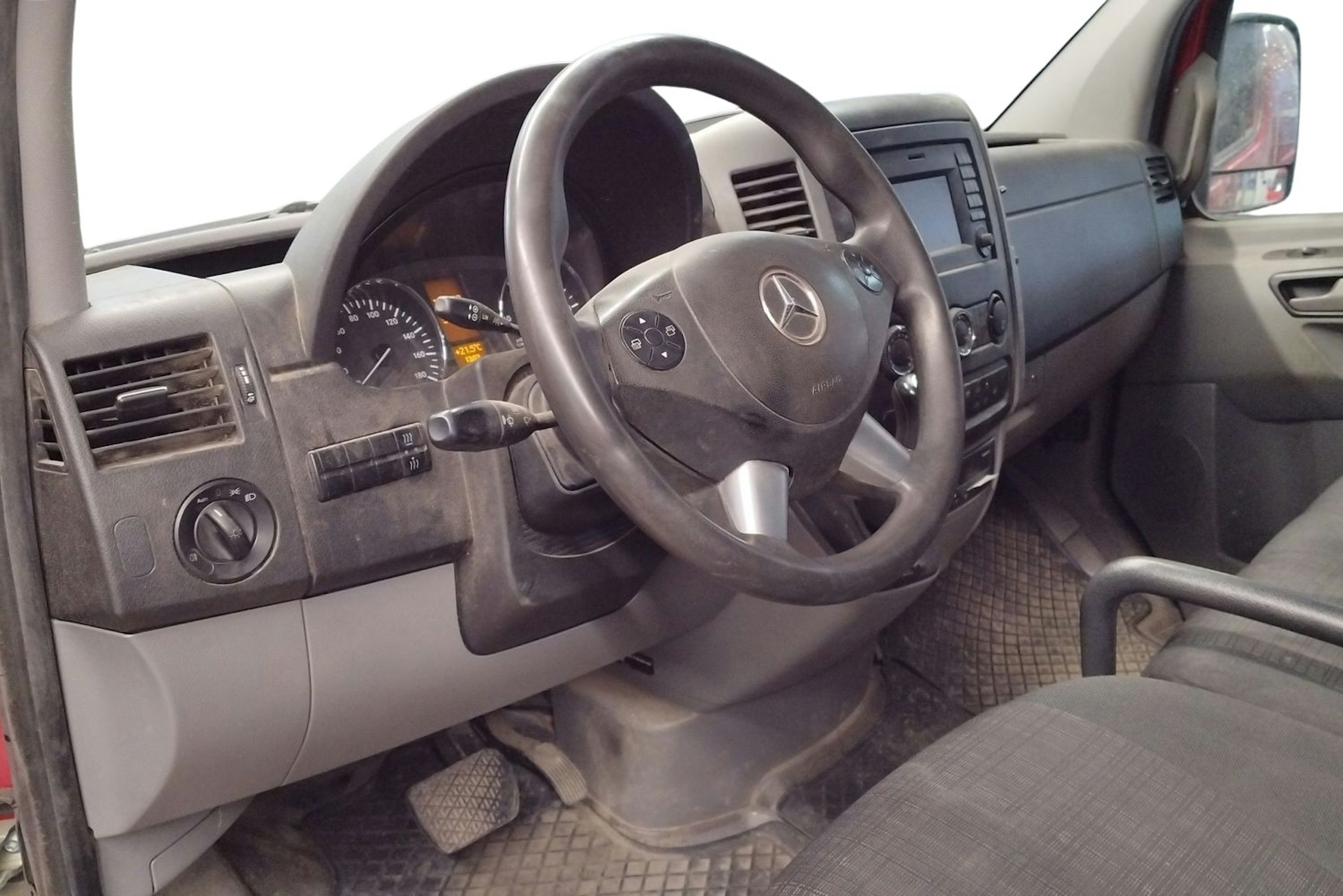 punainen Mercedes-Benz Sprinter 2018 kuva 3.