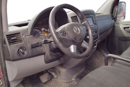 punainen Mercedes-Benz Sprinter 2018 kuva 3.
