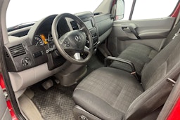 punainen Mercedes-Benz Sprinter 2018 kuva 7.