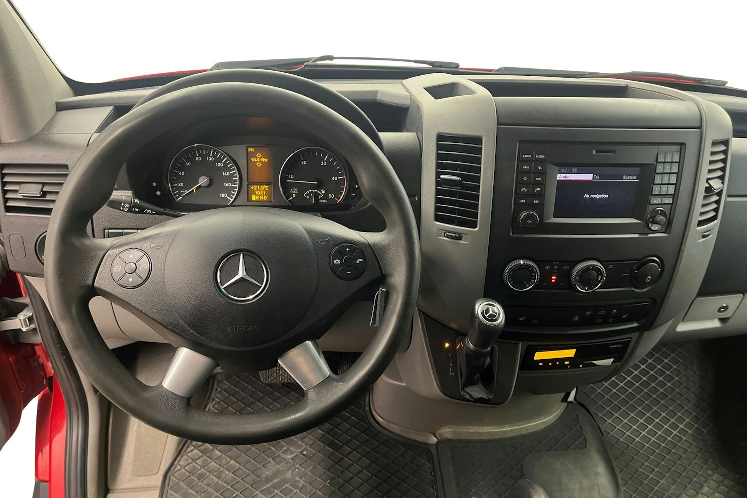 punainen Mercedes-Benz Sprinter 2018 kuva 9.