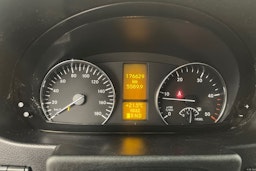 punainen Mercedes-Benz Sprinter 2018 kuva 18.