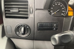 punainen Mercedes-Benz Sprinter 2018 kuva 20.