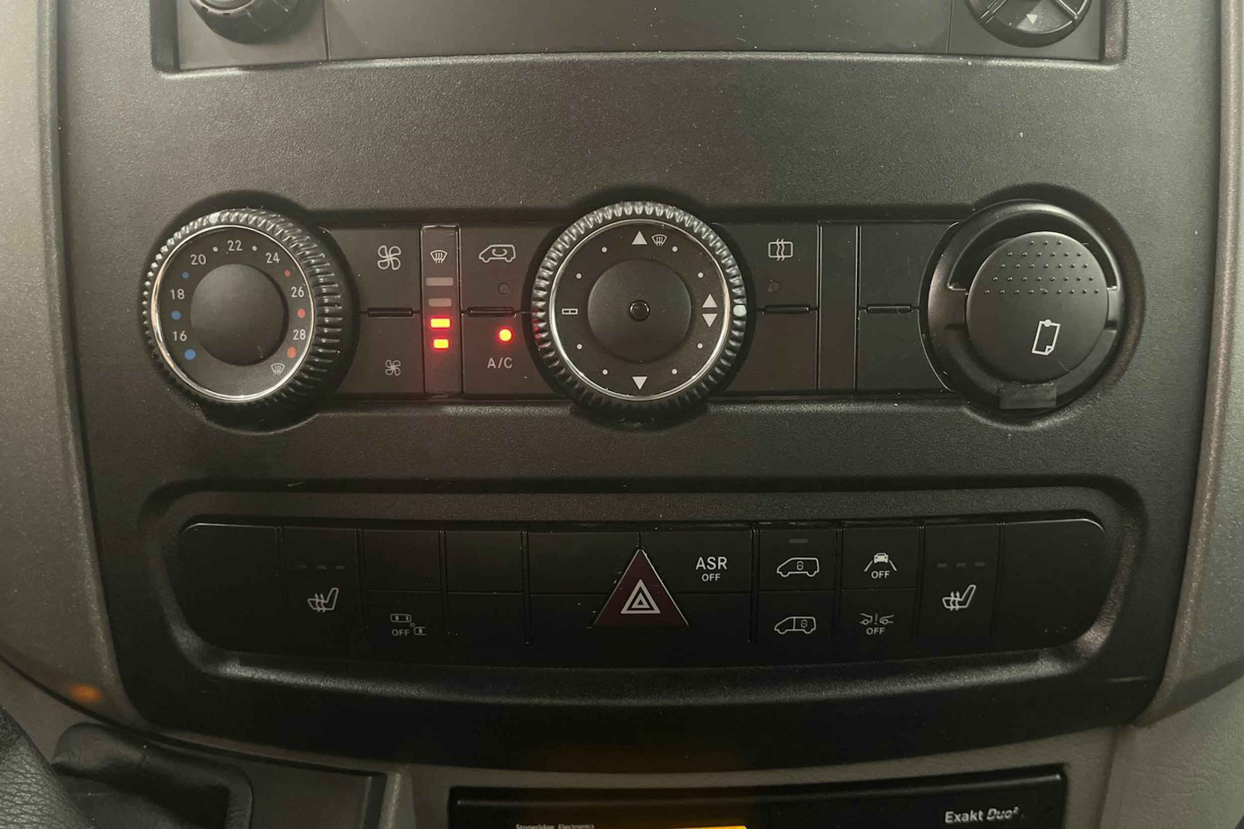 punainen Mercedes-Benz Sprinter 2018 kuva 24.