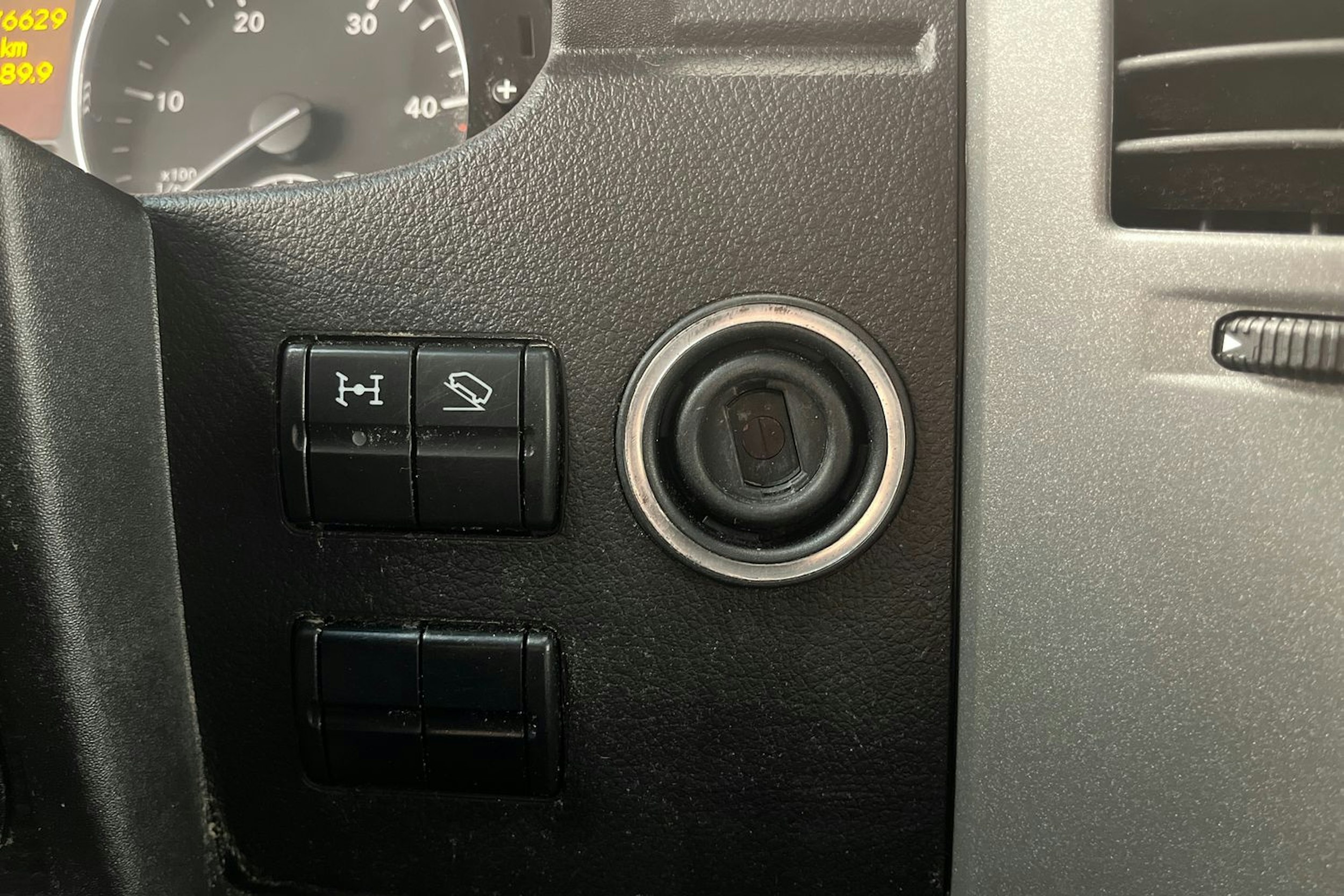 punainen Mercedes-Benz Sprinter 2018 kuva 28.