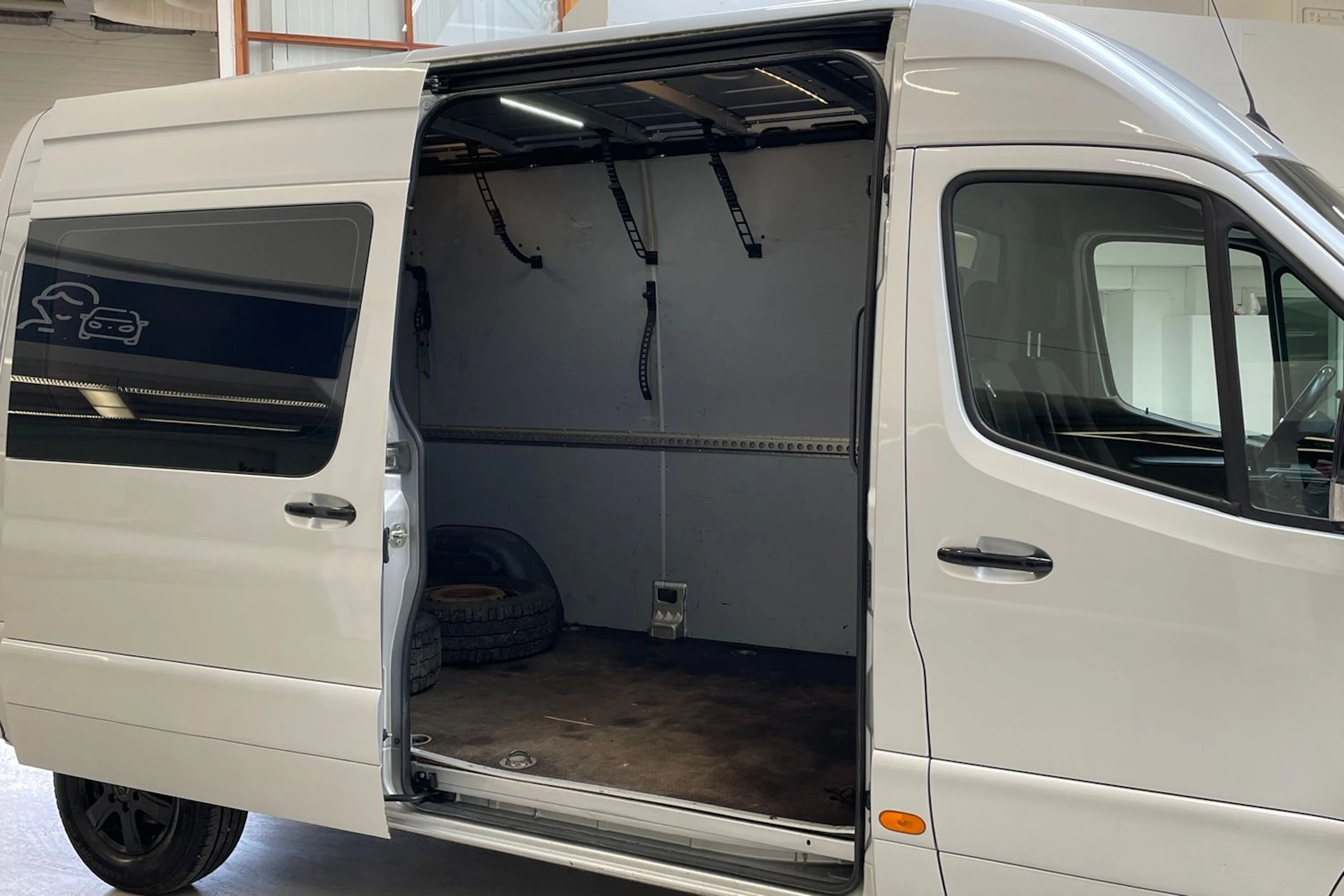 harmaa Mercedes-Benz Sprinter 2018 kuva 13.