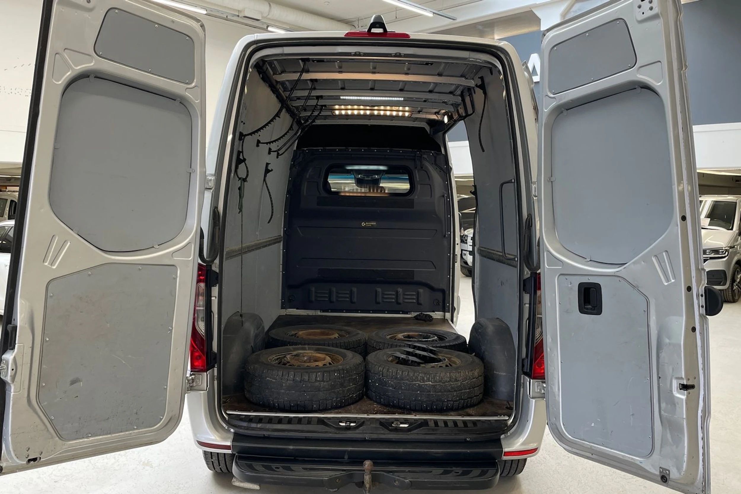 harmaa Mercedes-Benz Sprinter 2018 kuva 15.