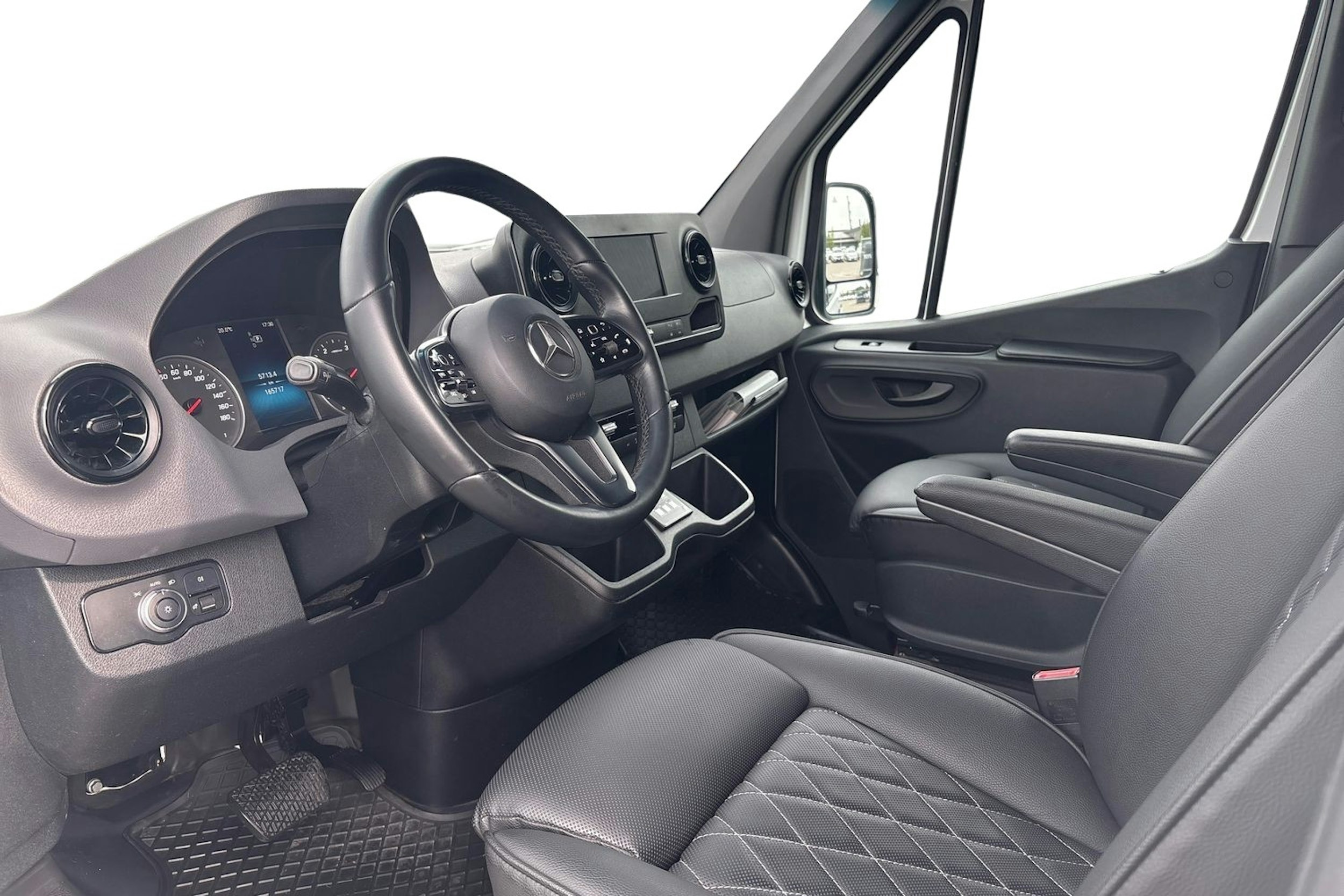 valkoinen Mercedes-Benz Sprinter 2019 kuva 7.