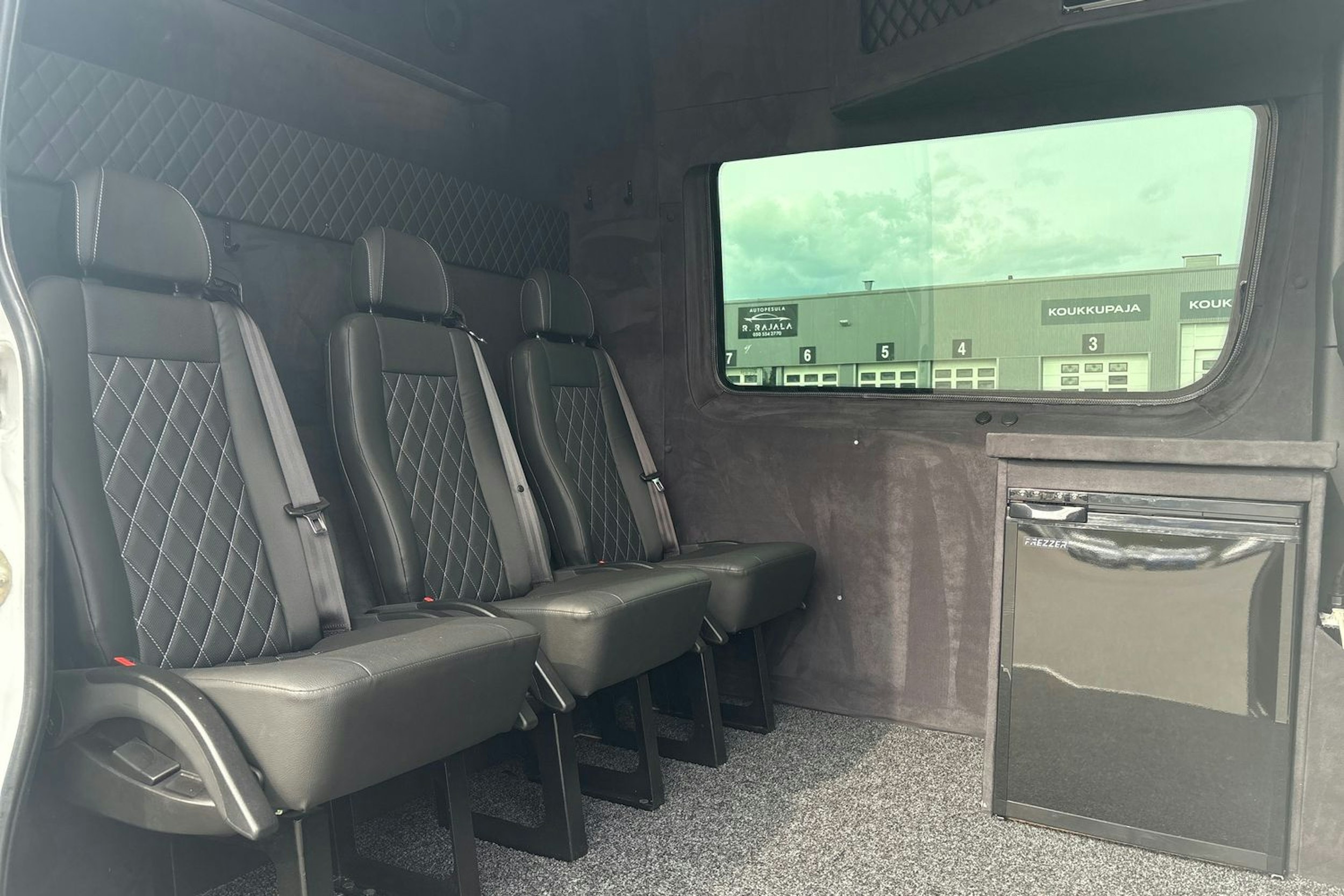 valkoinen Mercedes-Benz Sprinter 2019 kuva 13.