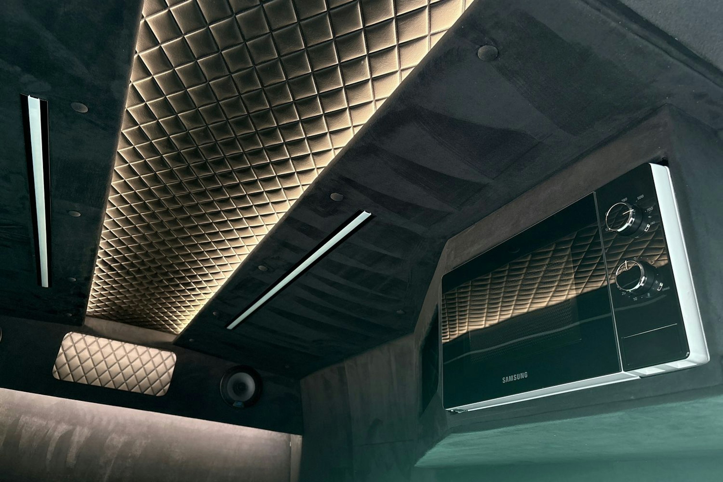valkoinen Mercedes-Benz Sprinter 2019 kuva 15.