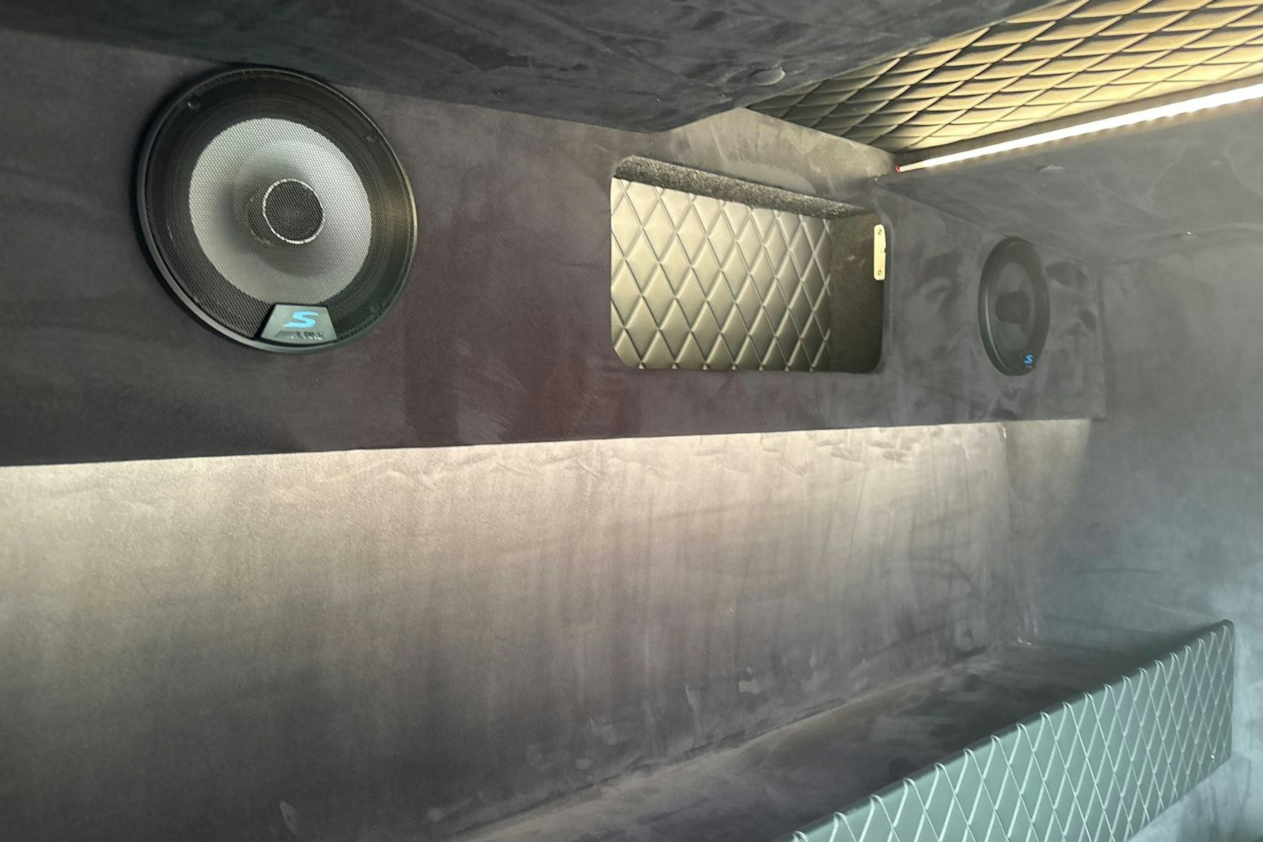 valkoinen Mercedes-Benz Sprinter 2019 kuva 17.