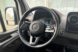 valkoinen Mercedes-Benz Sprinter 2019 kuva 20.