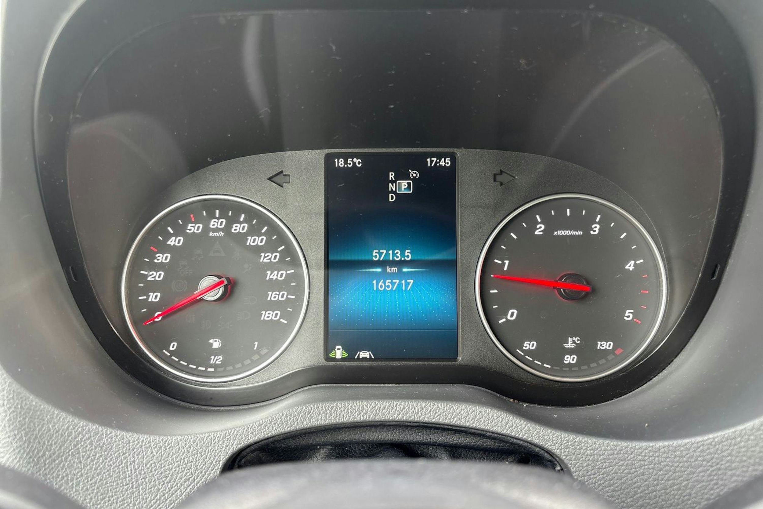 valkoinen Mercedes-Benz Sprinter 2019 kuva 21.
