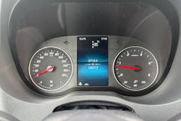 valkoinen Mercedes-Benz Sprinter 2019 kuva 21.