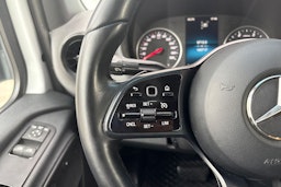 valkoinen Mercedes-Benz Sprinter 2019 kuva 22.