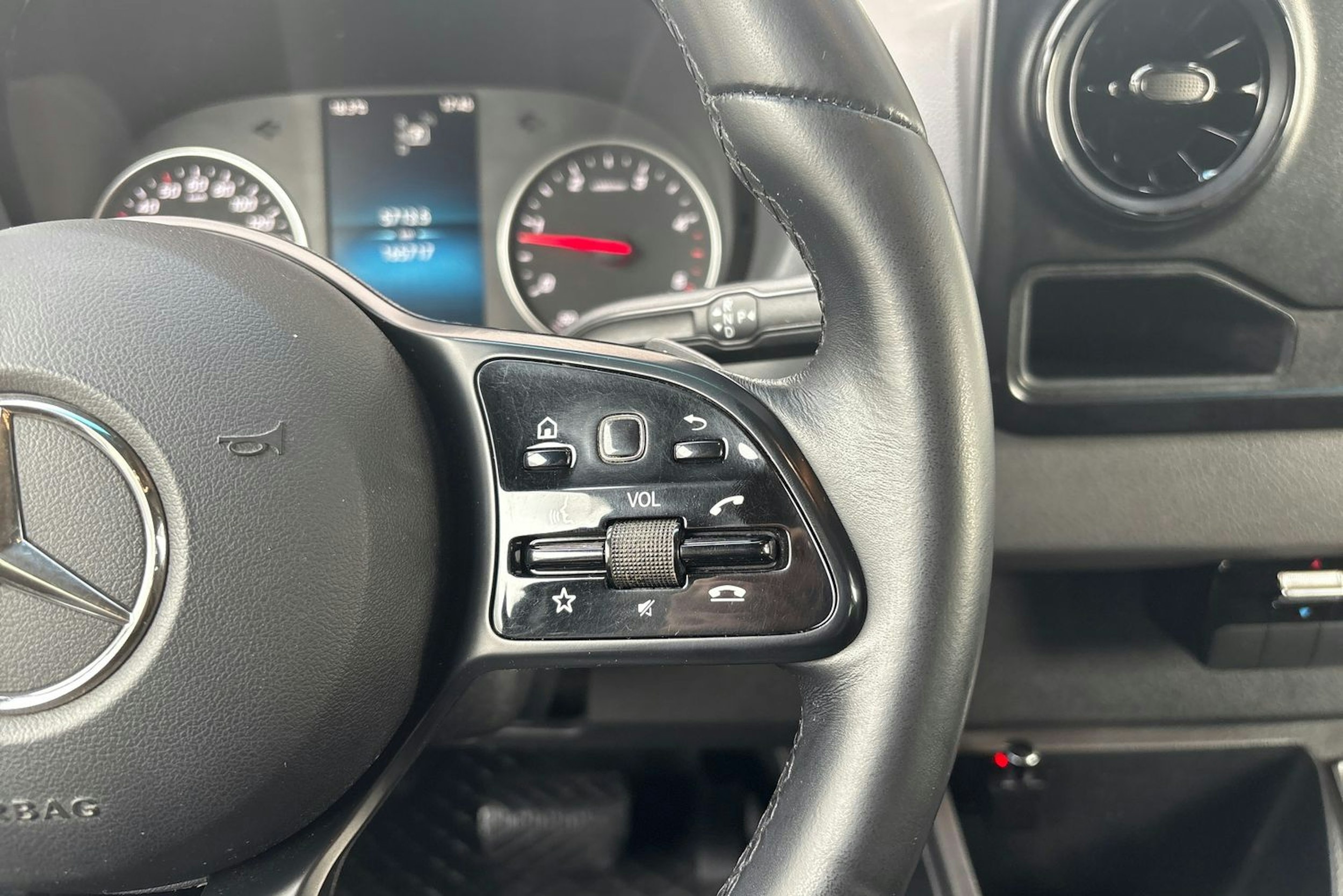 valkoinen Mercedes-Benz Sprinter 2019 kuva 23.