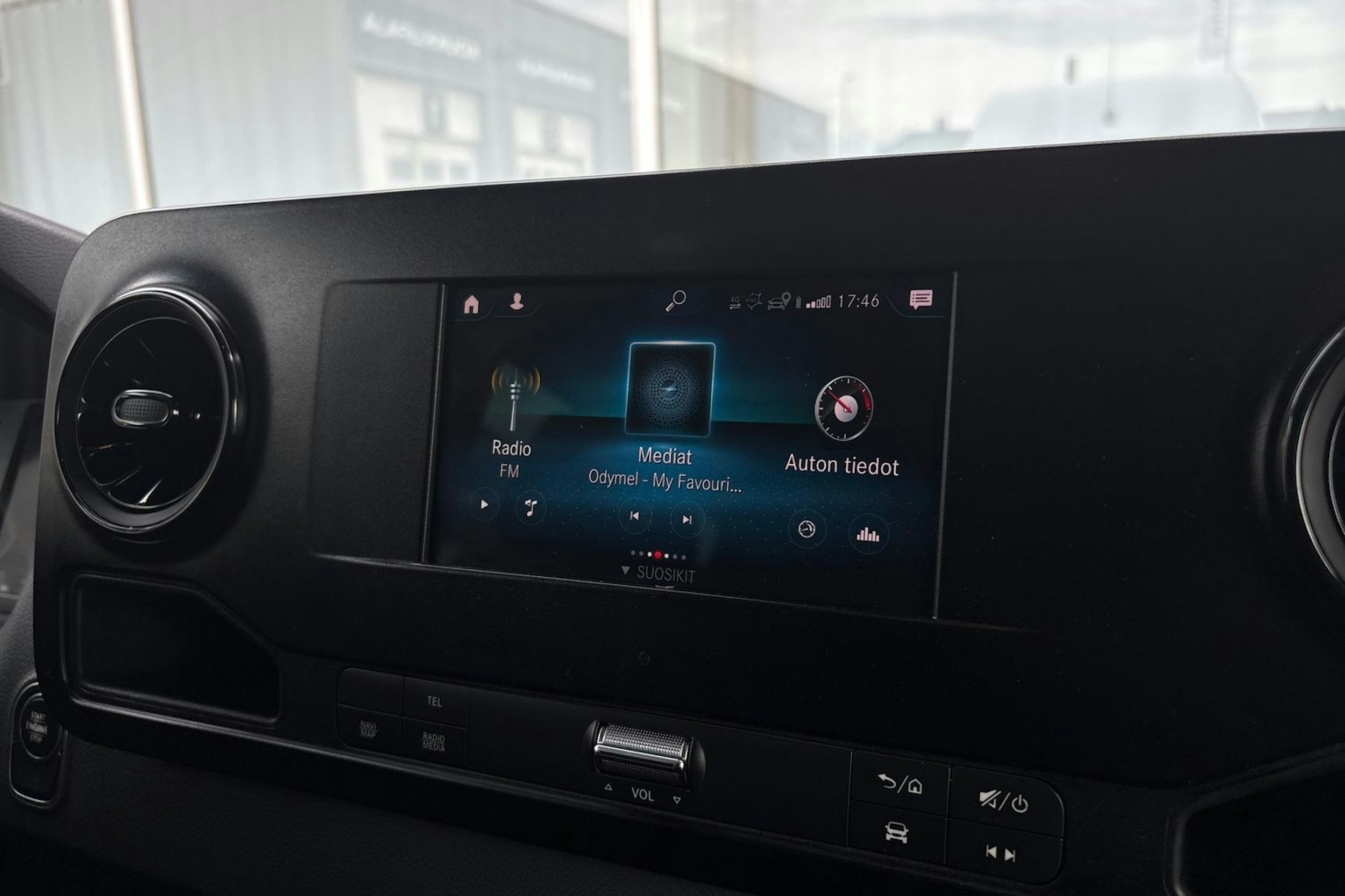 valkoinen Mercedes-Benz Sprinter 2019 kuva 24.