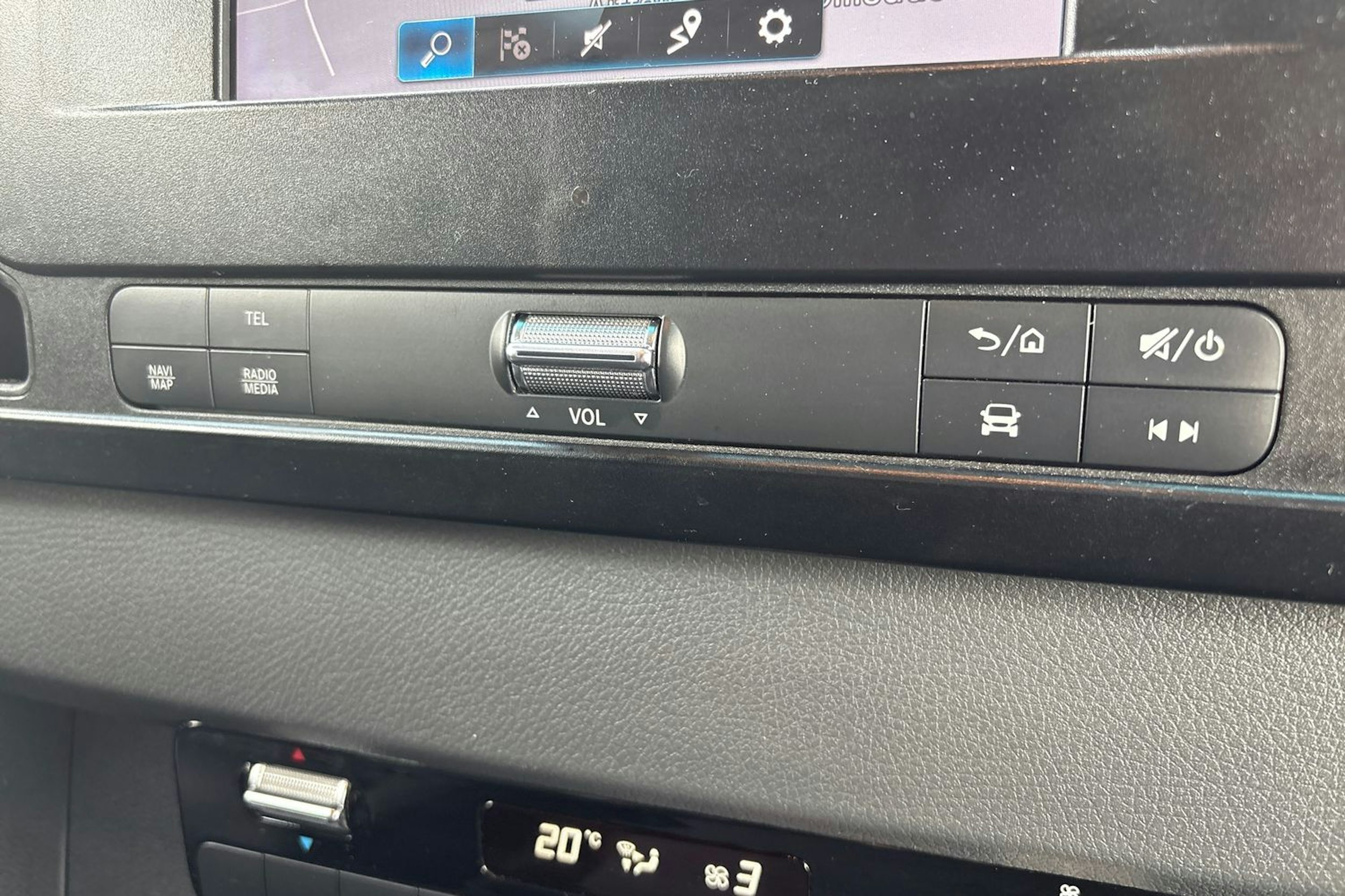 valkoinen Mercedes-Benz Sprinter 2019 kuva 28.