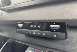 valkoinen Mercedes-Benz Sprinter 2019 kuva 29.