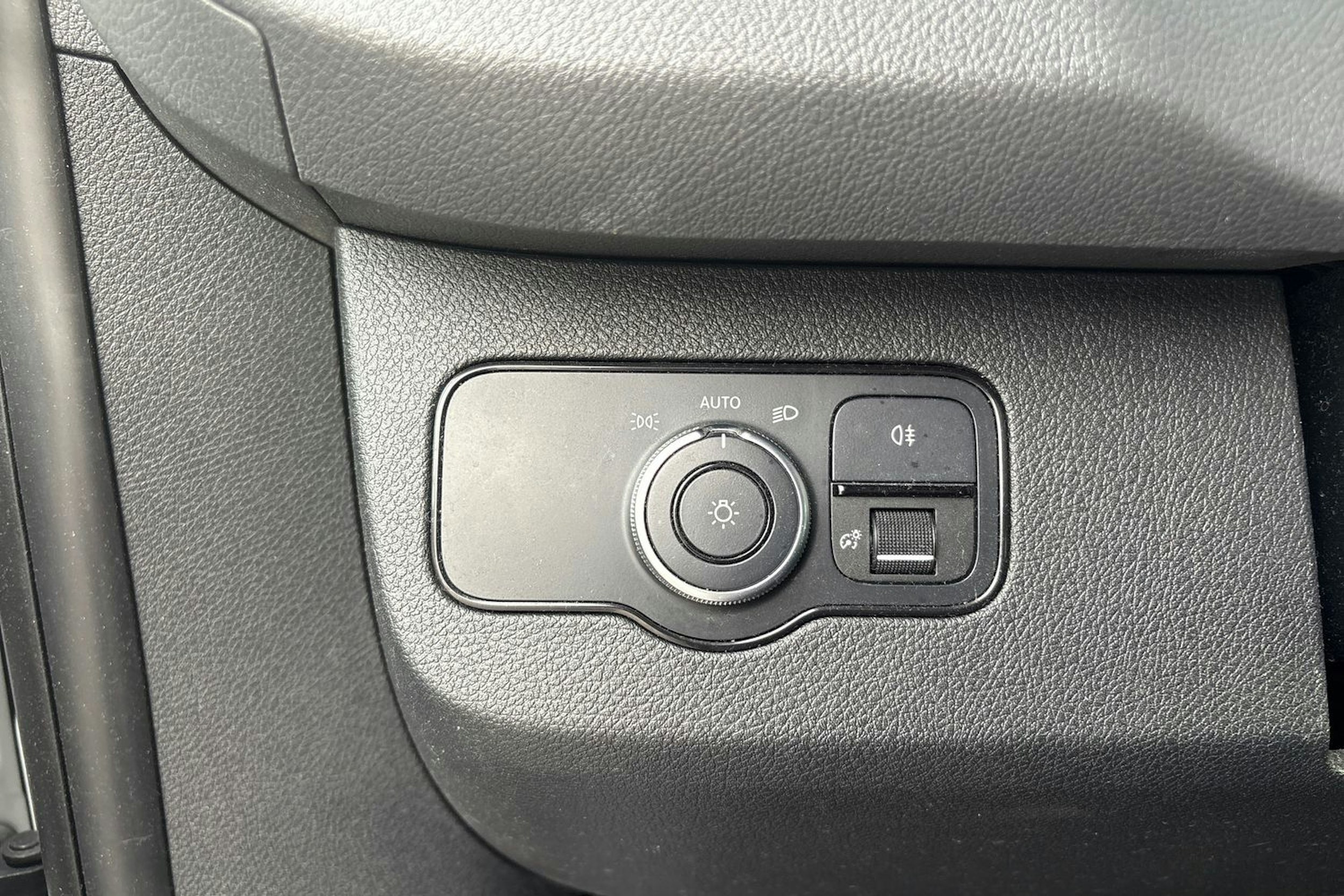 valkoinen Mercedes-Benz Sprinter 2019 kuva 31.