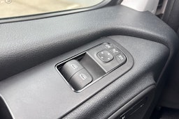 valkoinen Mercedes-Benz Sprinter 2019 kuva 32.
