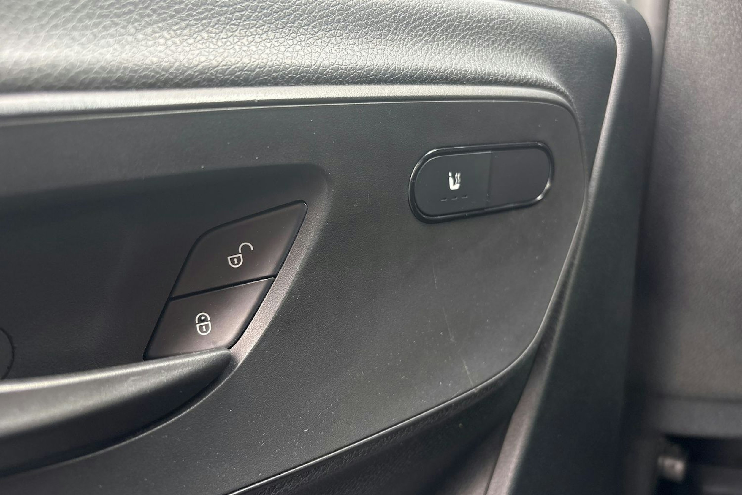 valkoinen Mercedes-Benz Sprinter 2019 kuva 33.