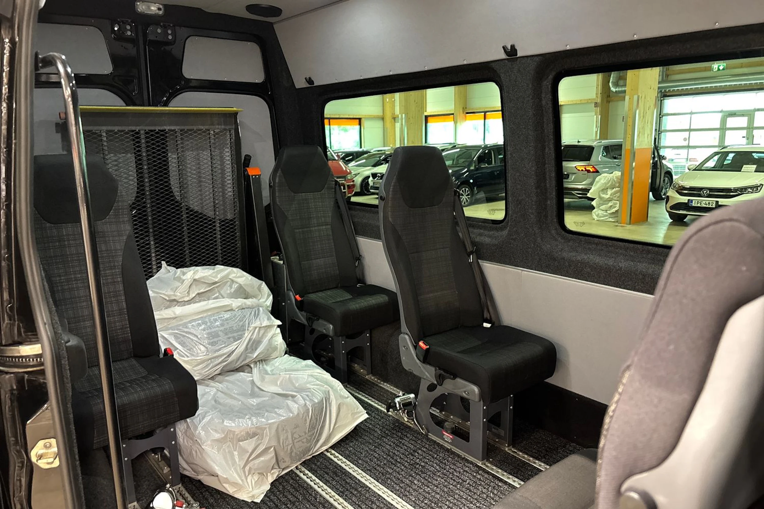 musta Mercedes-Benz Sprinter 2018 kuva 15.