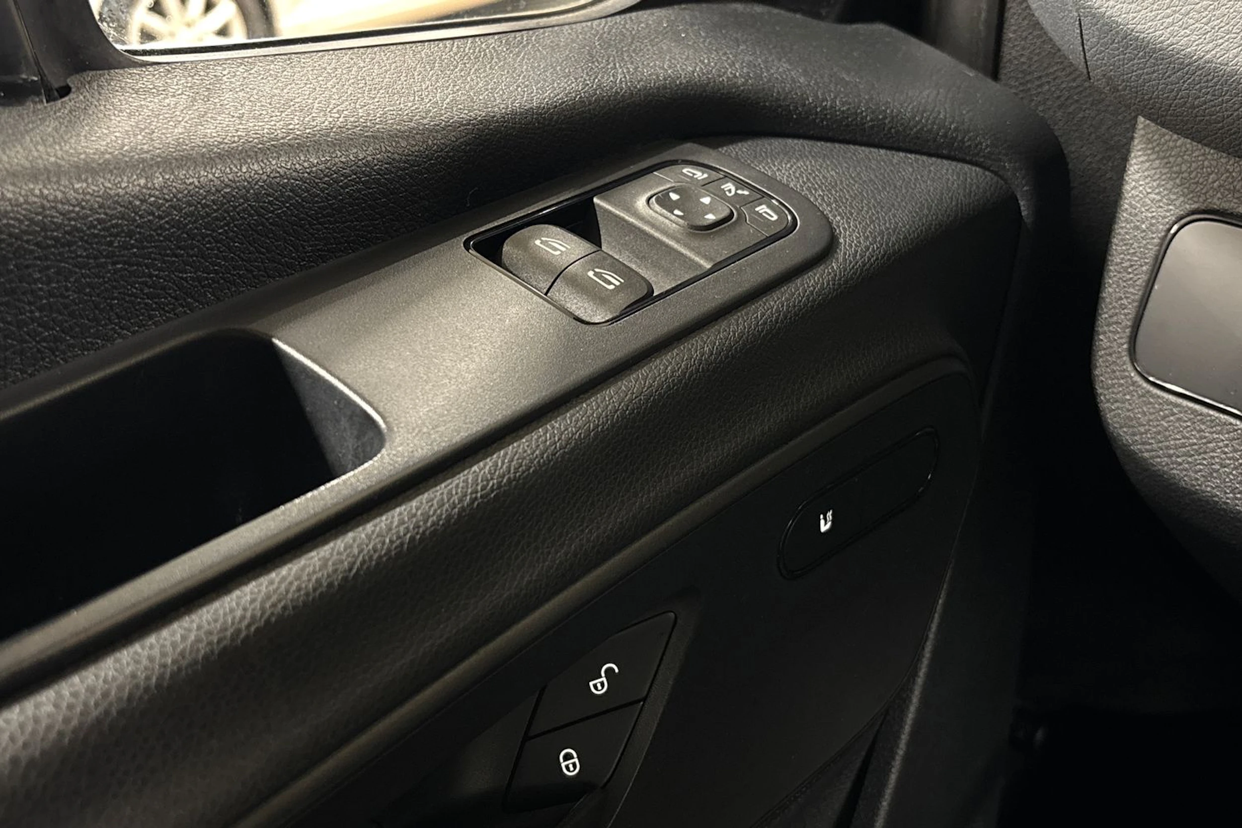 musta Mercedes-Benz Sprinter 2018 kuva 16.