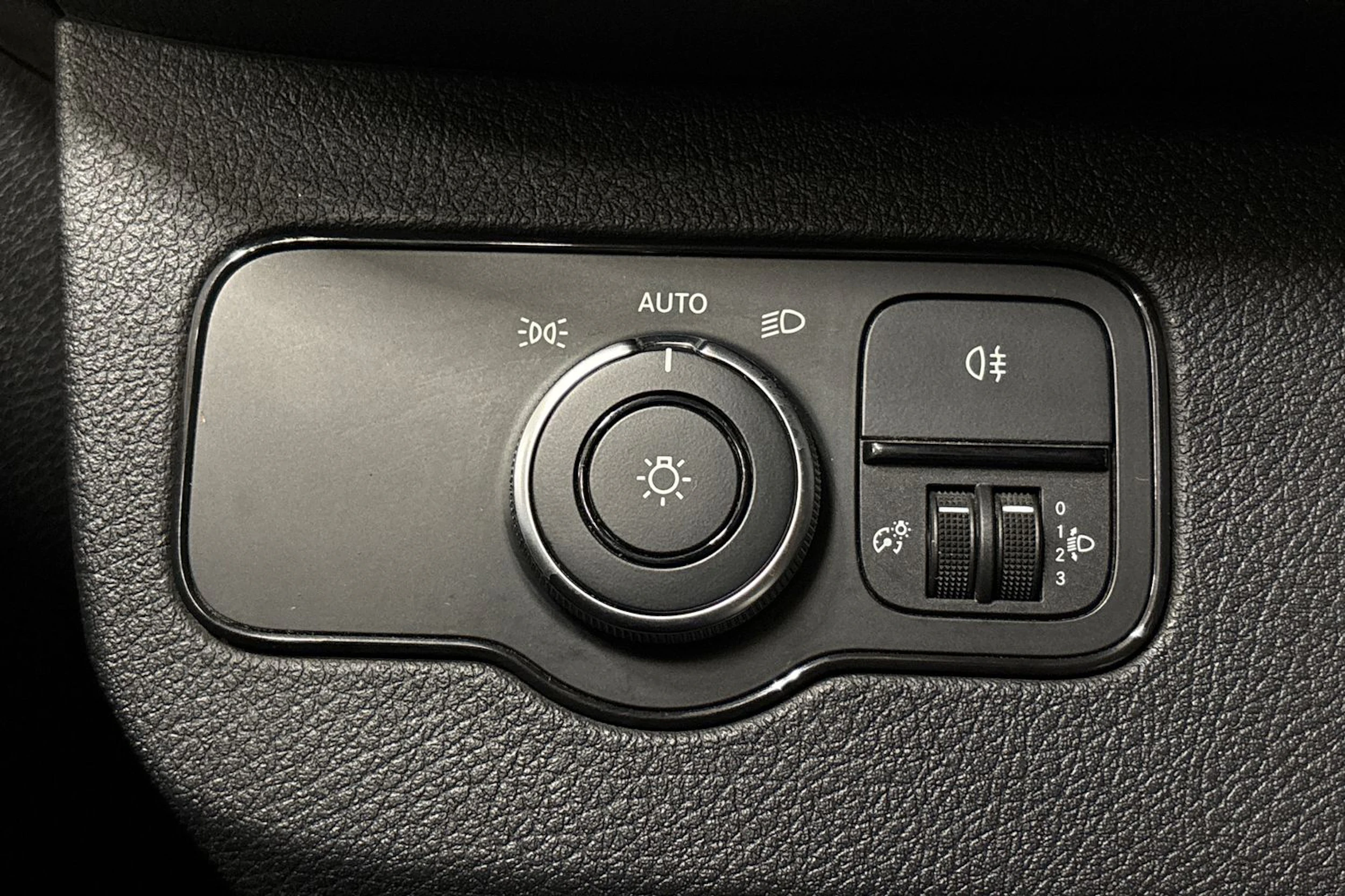 musta Mercedes-Benz Sprinter 2018 kuva 17.