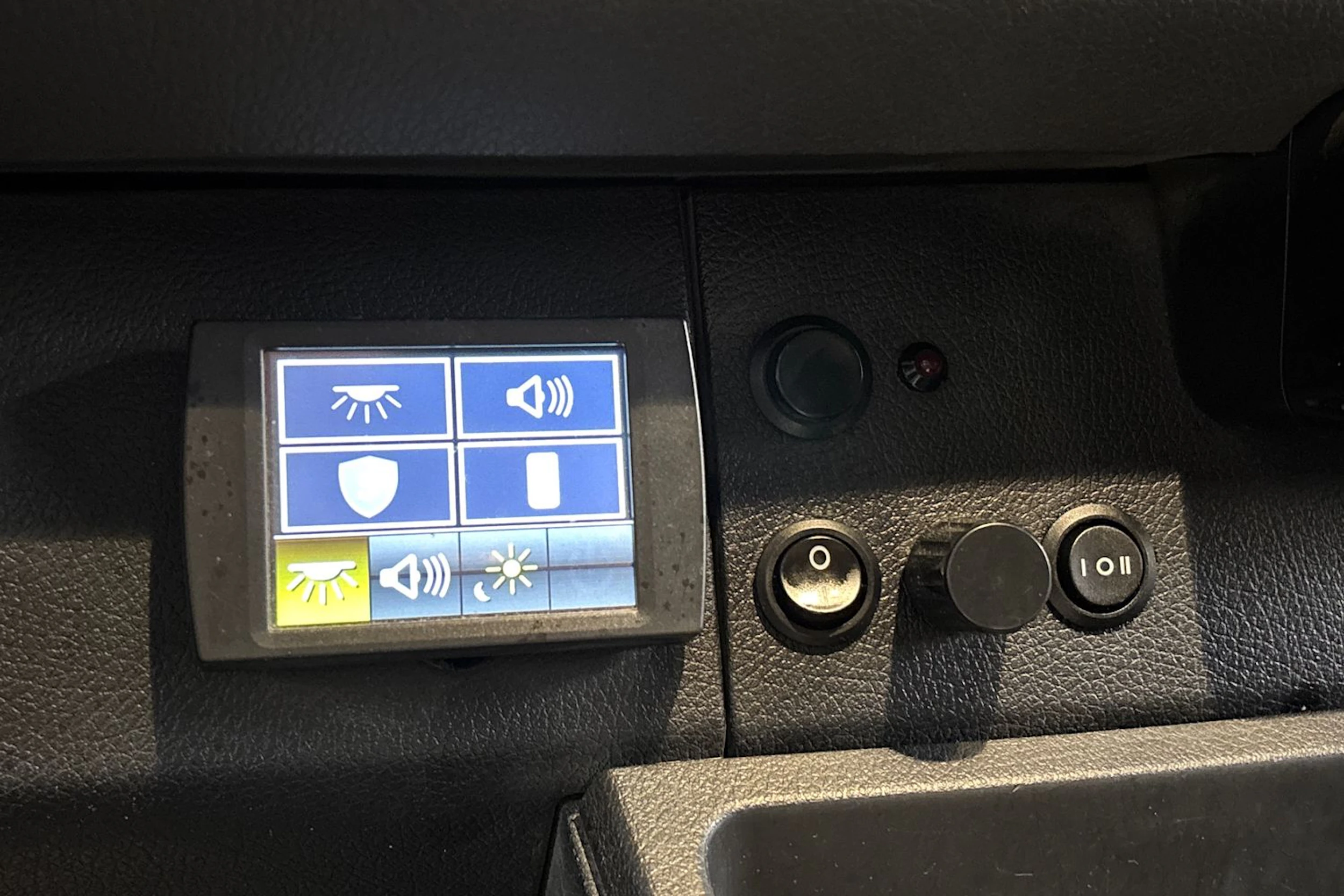 musta Mercedes-Benz Sprinter 2018 kuva 21.