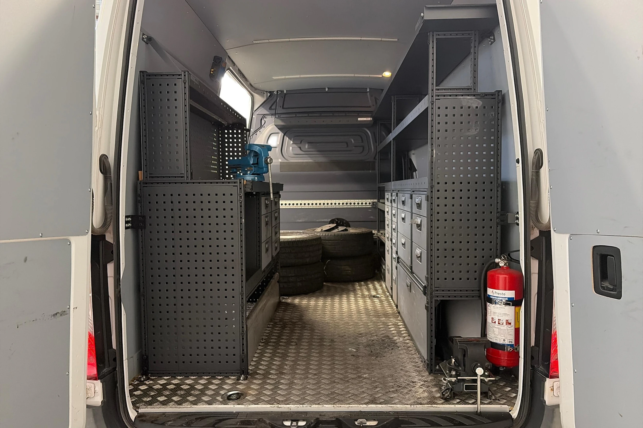 valkoinen Mercedes-Benz Sprinter 2018 kuva 7.