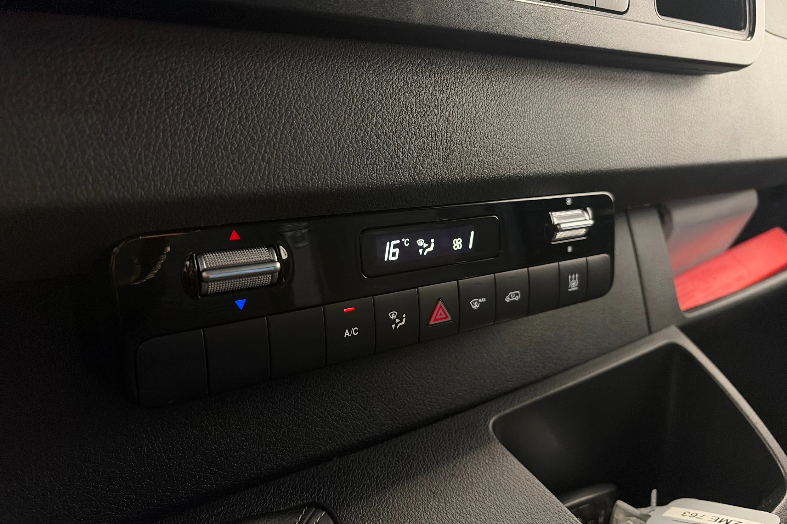 valkoinen Mercedes-Benz Sprinter 2018 kuva 13.