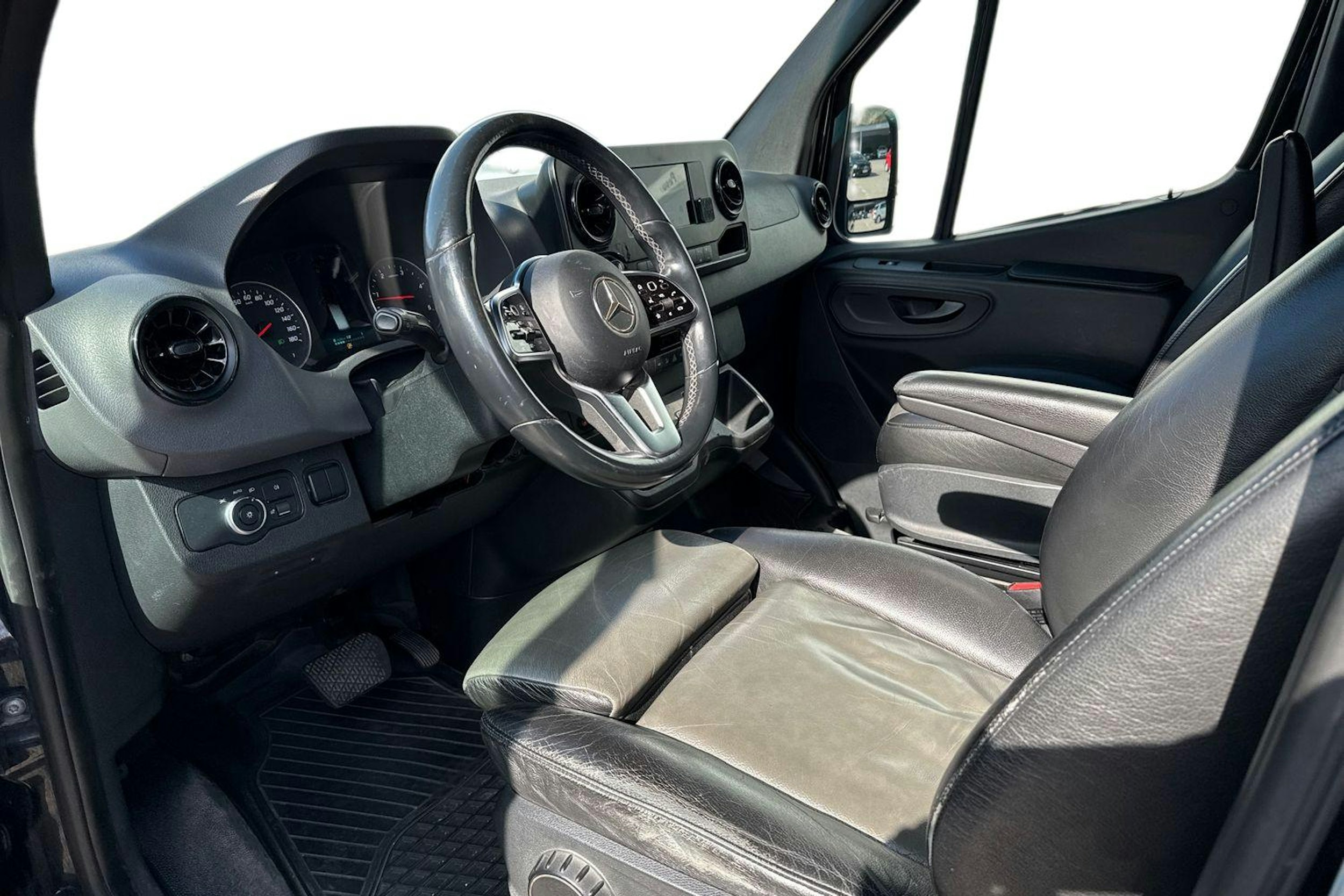 musta Mercedes-Benz Sprinter 2018 kuva 3.