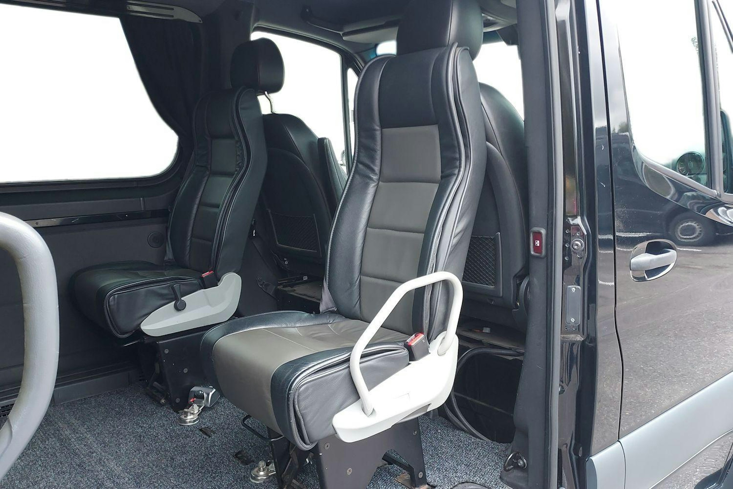 musta Mercedes-Benz Sprinter 2018 kuva 8.