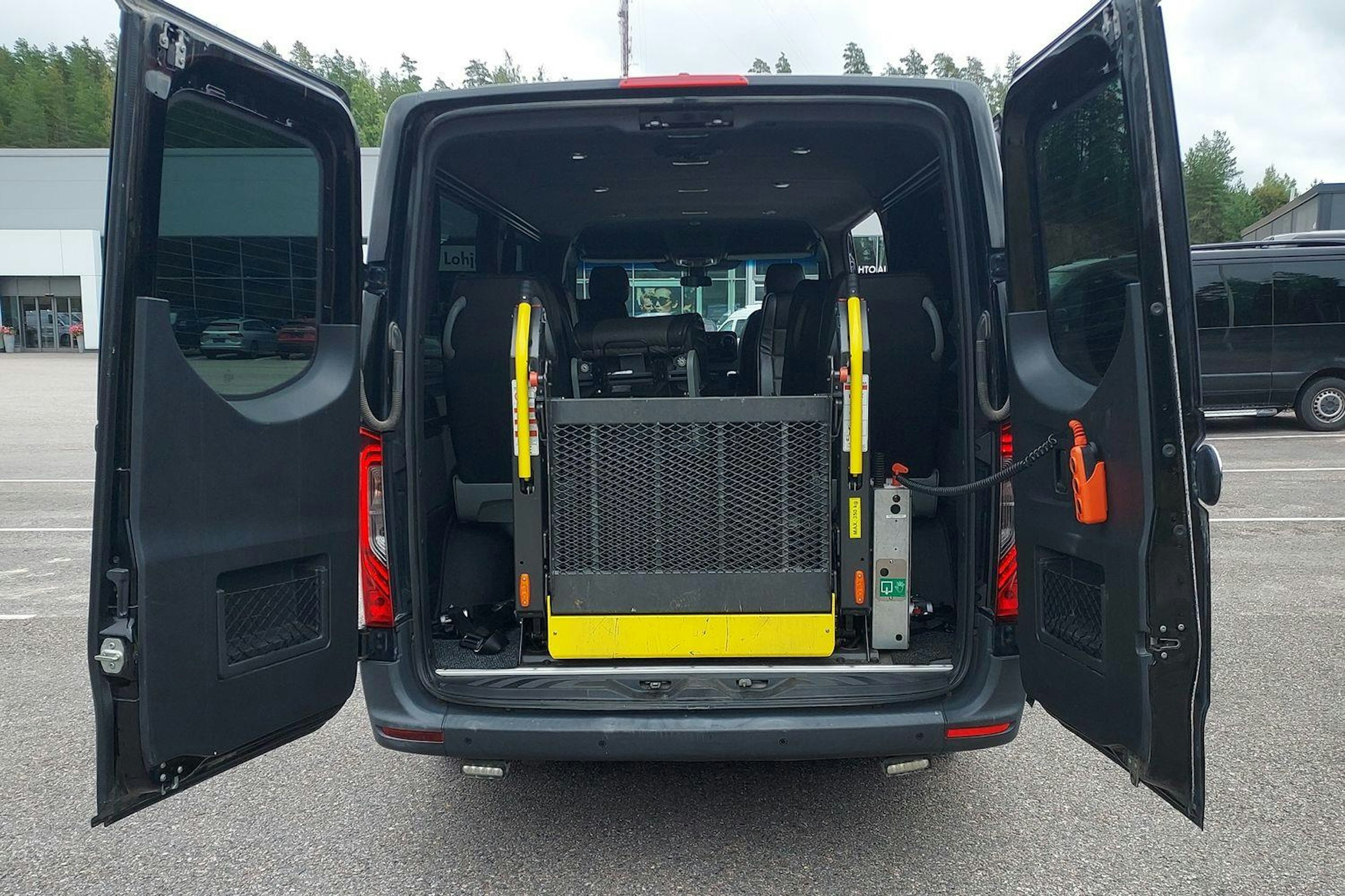 musta Mercedes-Benz Sprinter 2018 kuva 11.