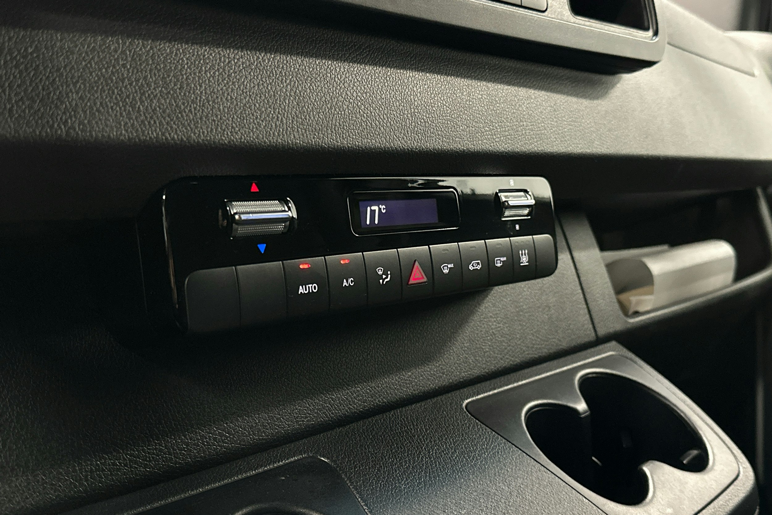hopea Mercedes-Benz Sprinter 2019 kuva 16.