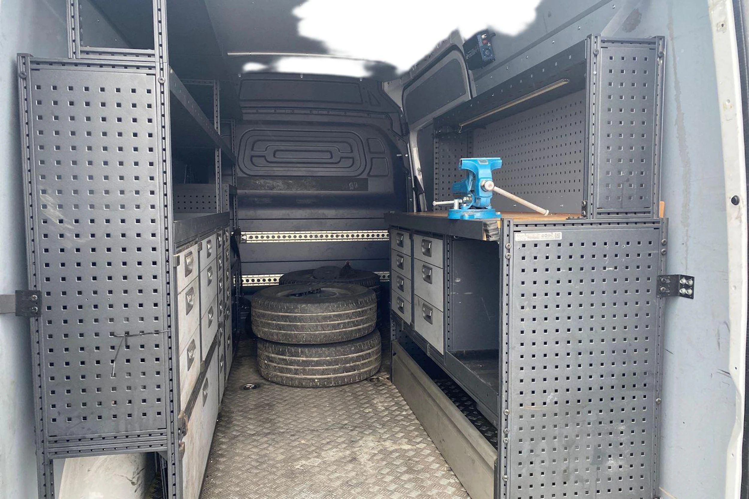 valkoinen Mercedes-Benz Sprinter 2019 kuva 3.