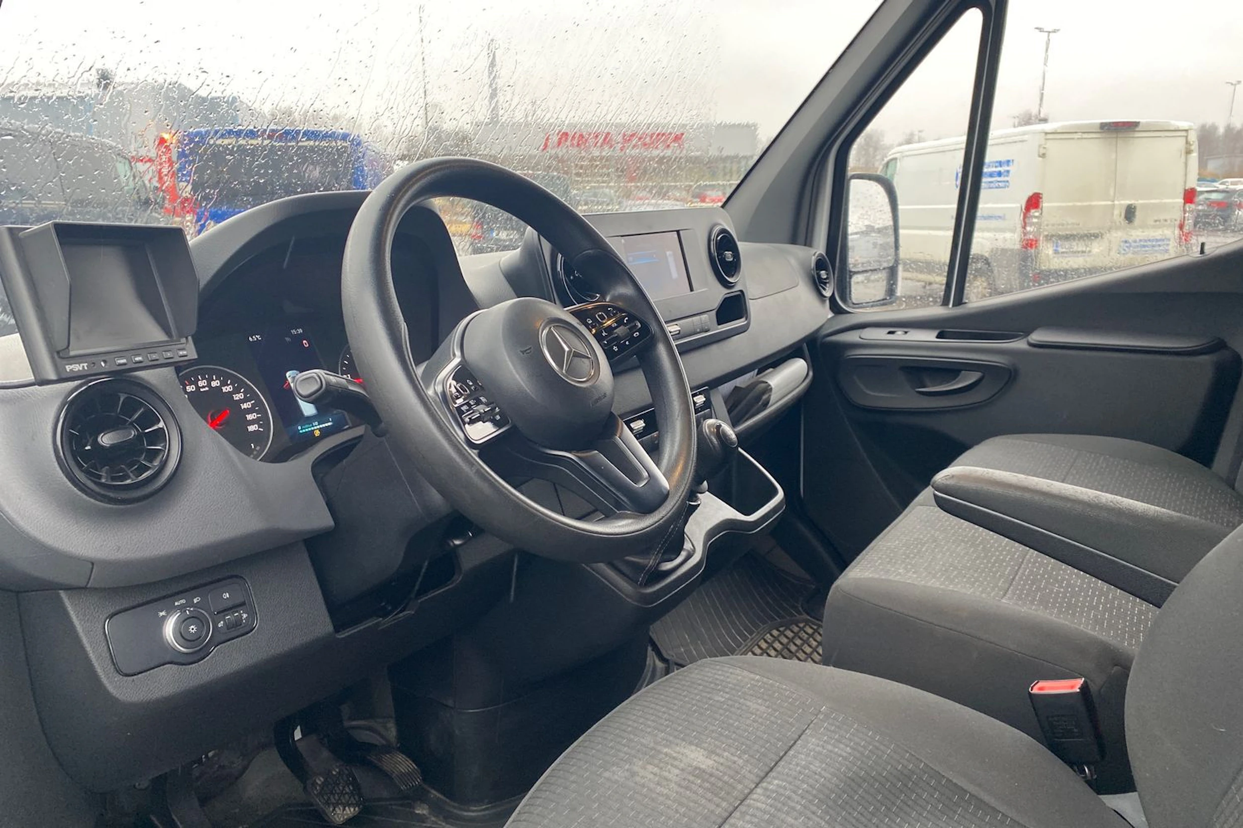 valkoinen Mercedes-Benz Sprinter 2019 kuva 4.