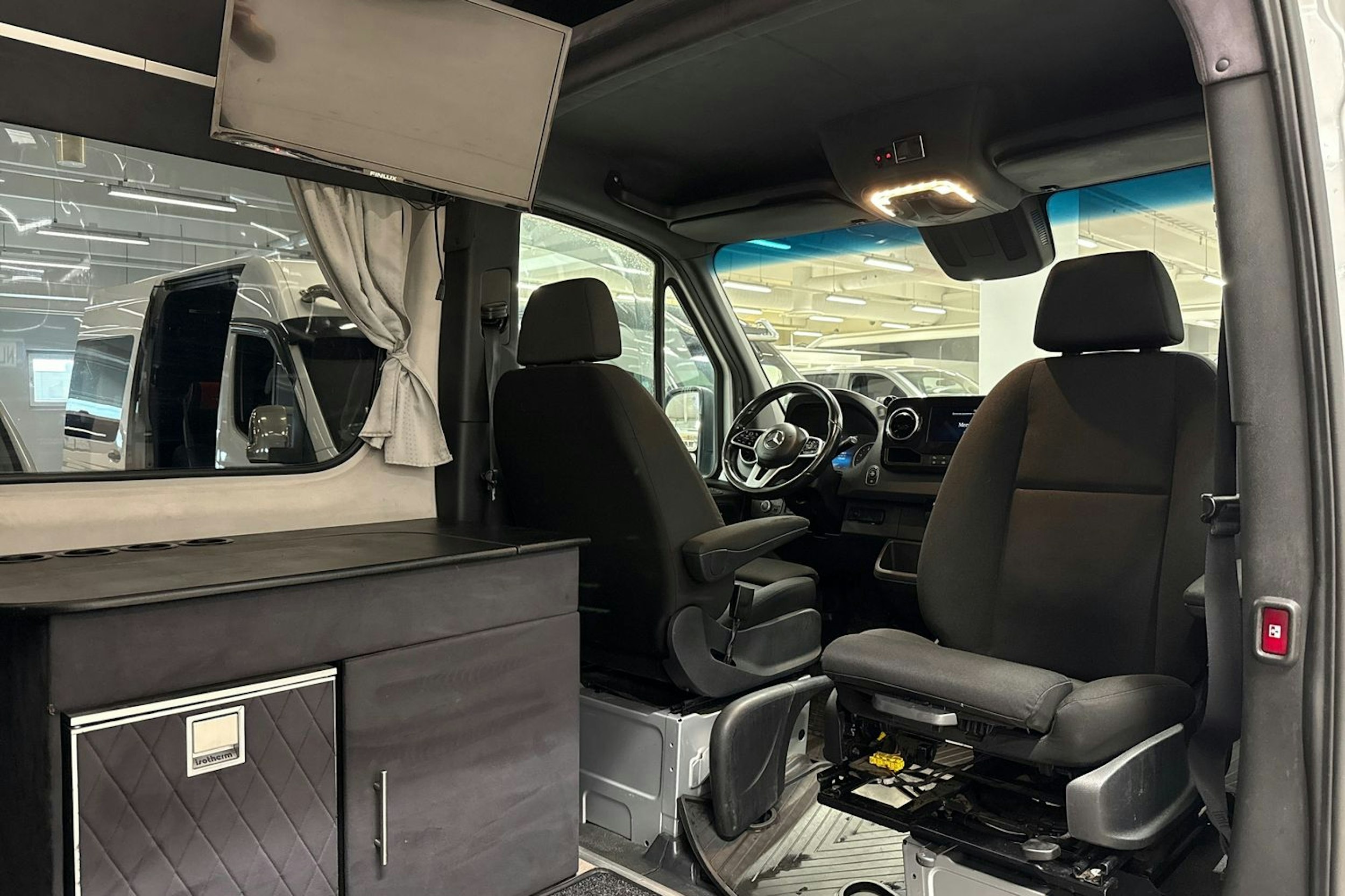 met. hopea Mercedes-Benz Sprinter 2019 kuva 14.