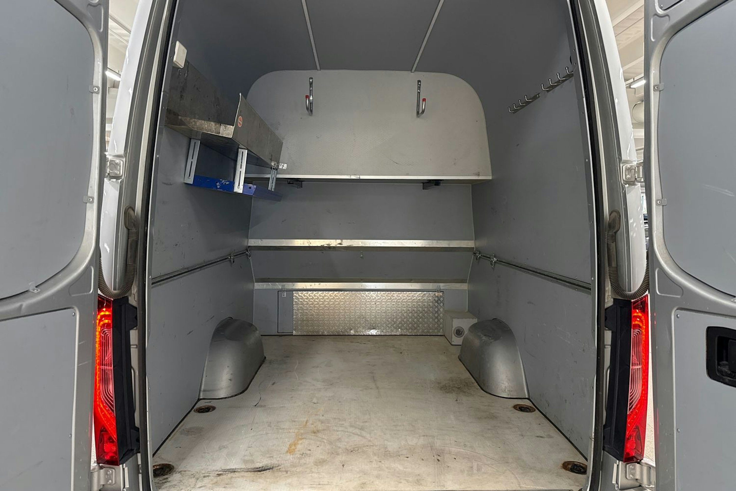met. hopea Mercedes-Benz Sprinter 2019 kuva 24.