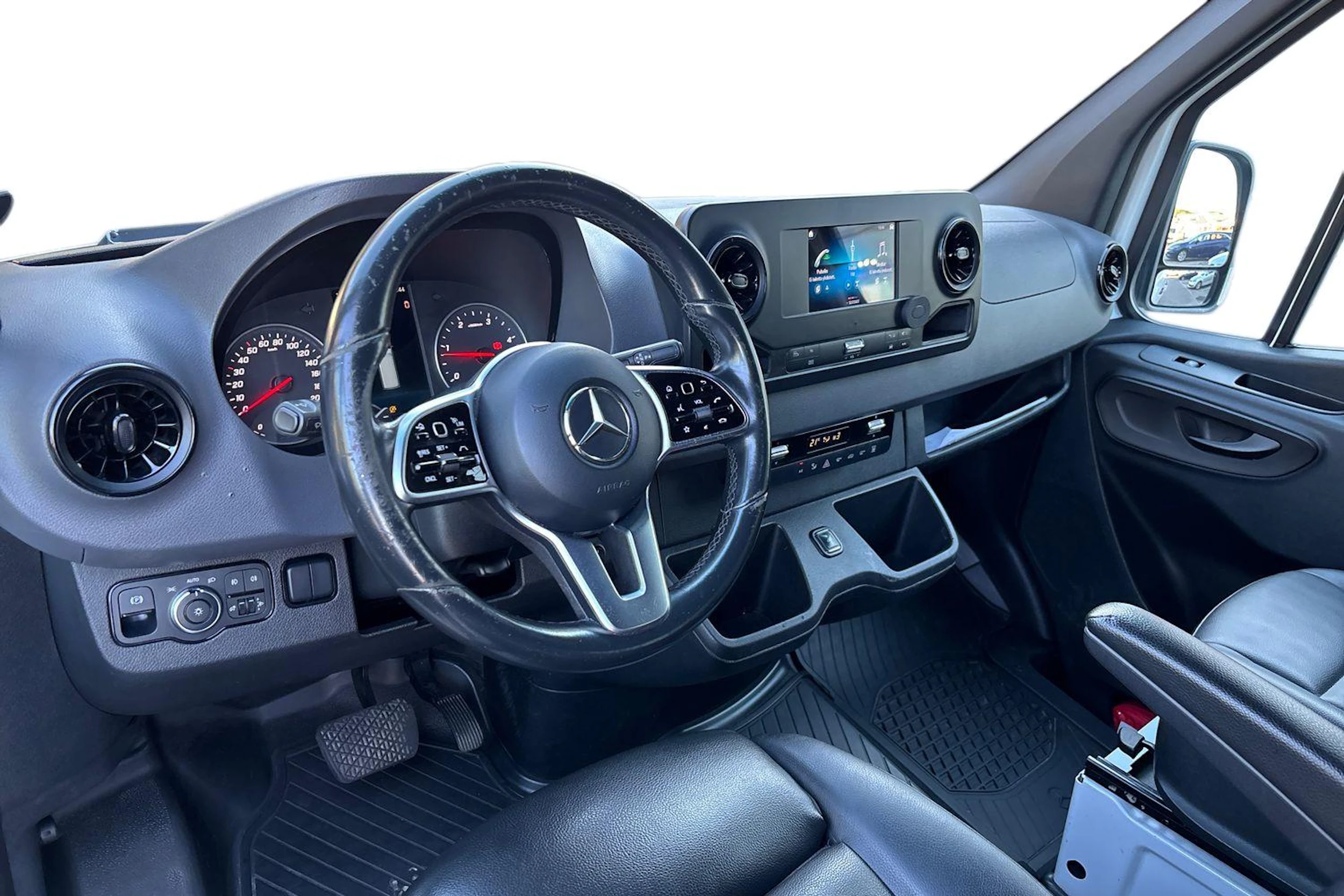 valkoinen Mercedes-Benz Sprinter 2019 kuva 8.