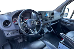 valkoinen Mercedes-Benz Sprinter 2019 kuva 8.