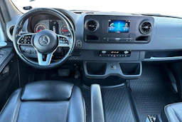 valkoinen Mercedes-Benz Sprinter 2019 kuva 9.