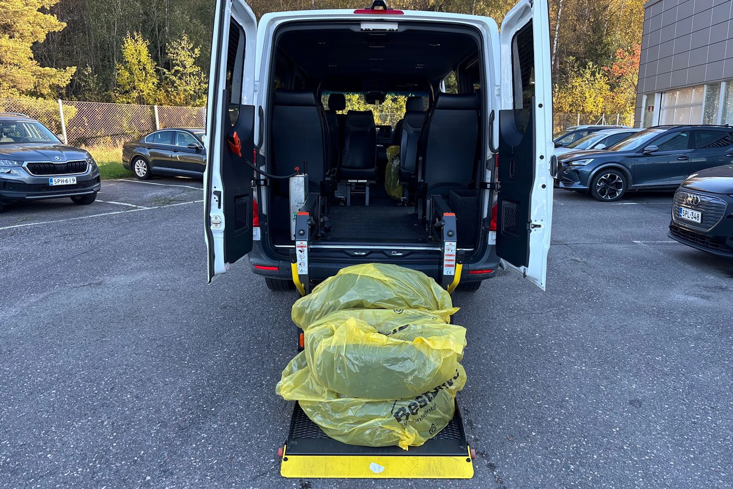 valkoinen Mercedes-Benz Sprinter 2019 kuva 13.
