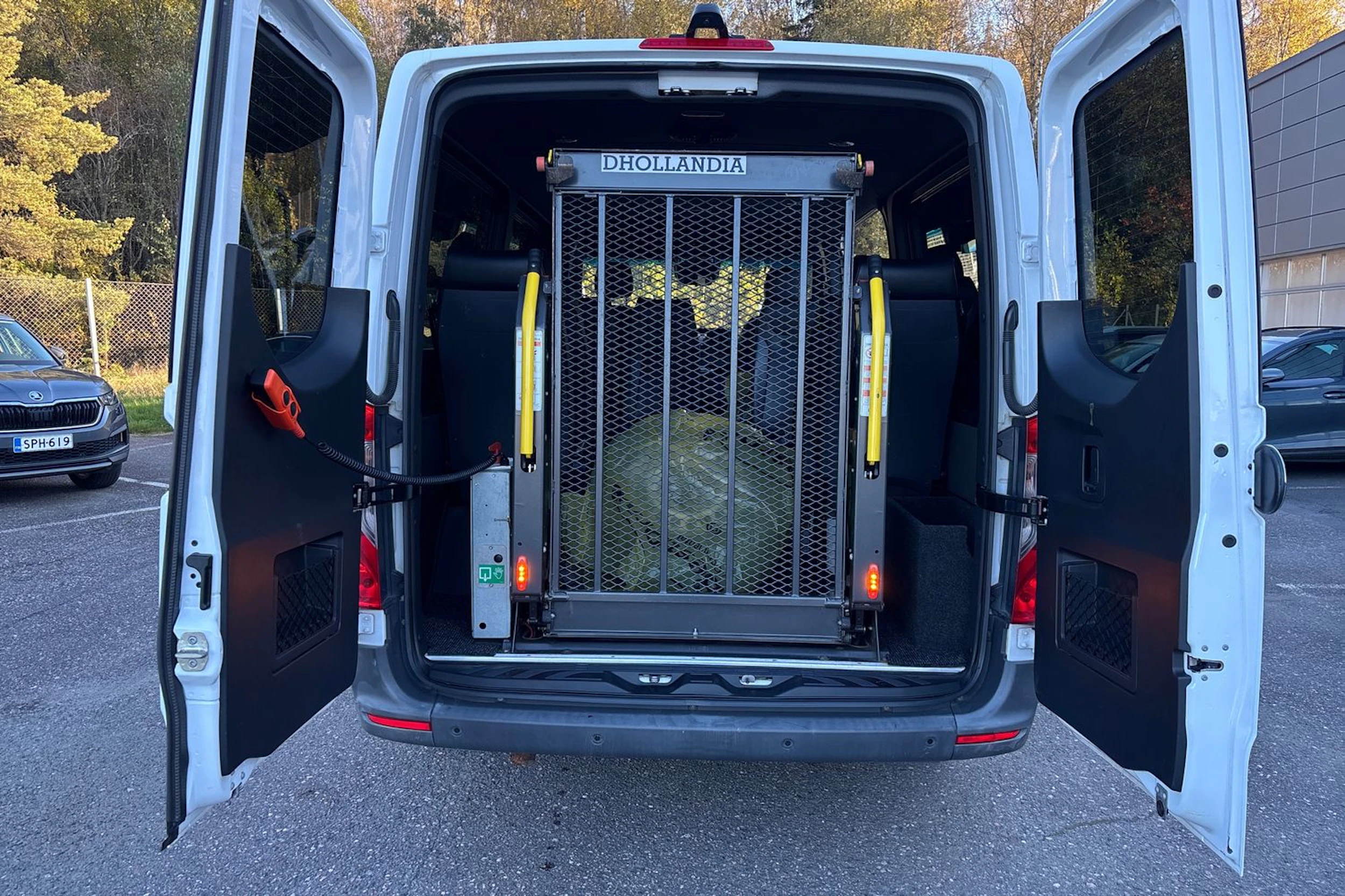 valkoinen Mercedes-Benz Sprinter 2019 kuva 16.