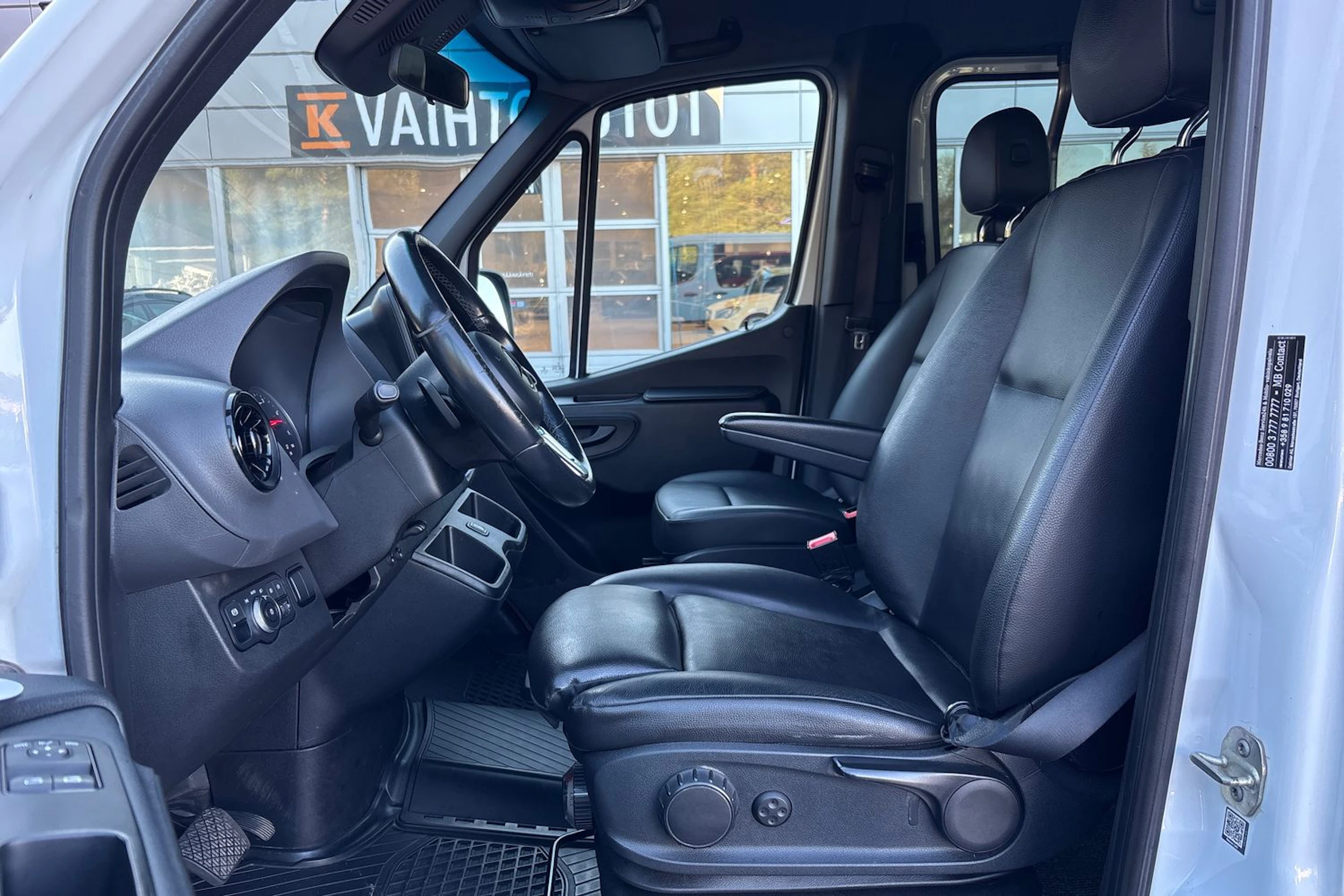 valkoinen Mercedes-Benz Sprinter 2019 kuva 18.